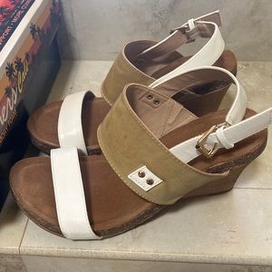 Skechers Cali with memory foam women’s 6.5